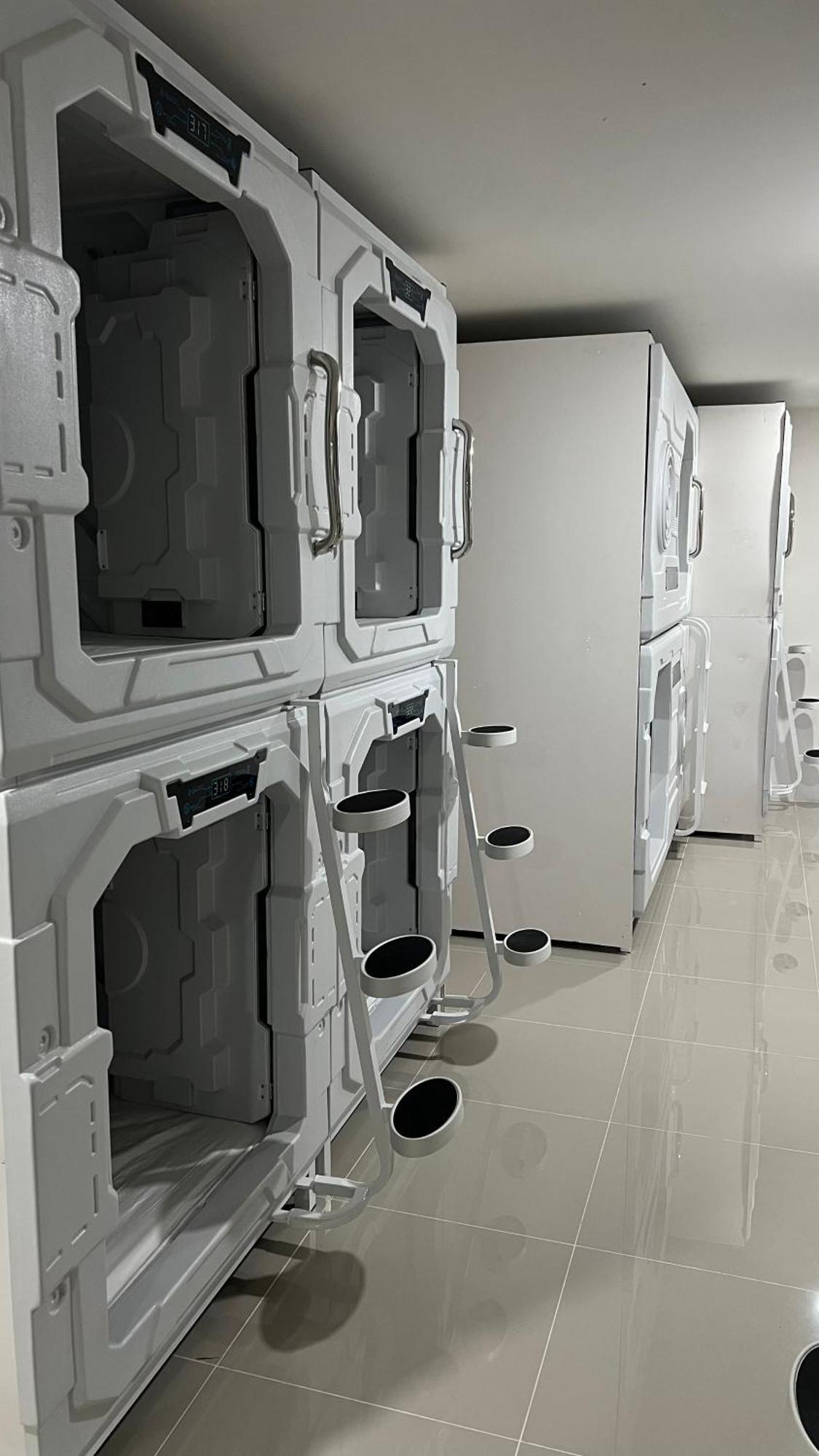 Kiwi Capsule Hotel Bangkok Dış mekan fotoğraf