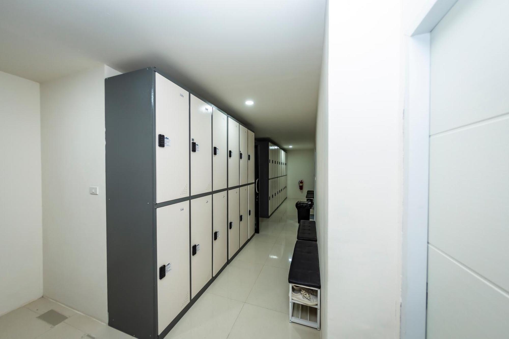 Kiwi Capsule Hotel Bangkok Dış mekan fotoğraf
