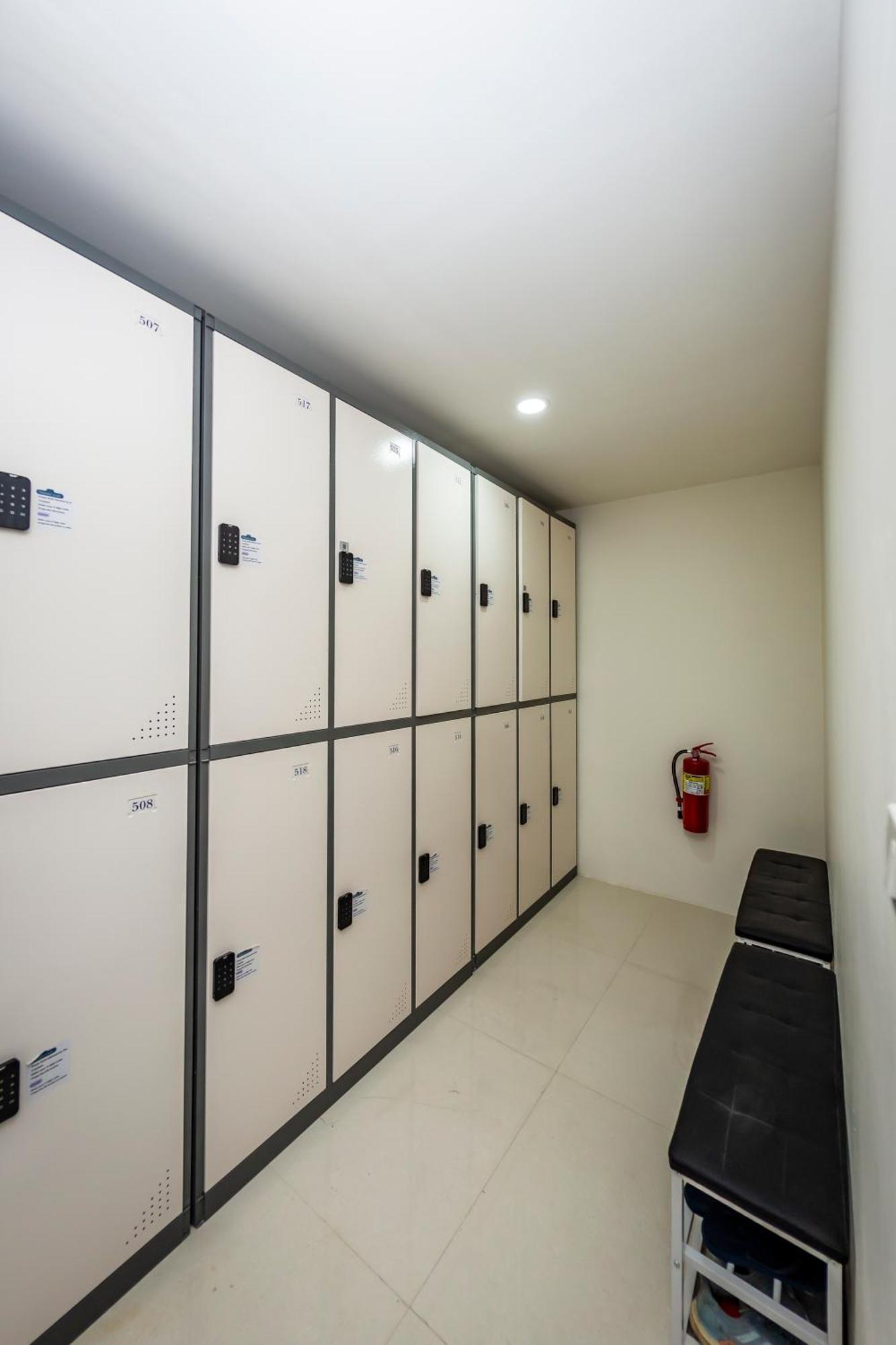 Kiwi Capsule Hotel Bangkok Dış mekan fotoğraf